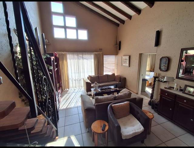 2 BEDROOM TOWNHOUSE FOR SALE IN NEW REDRUTH